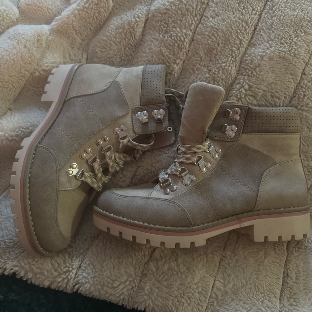 Crown Vintage Women's Taupe Hiker Boots